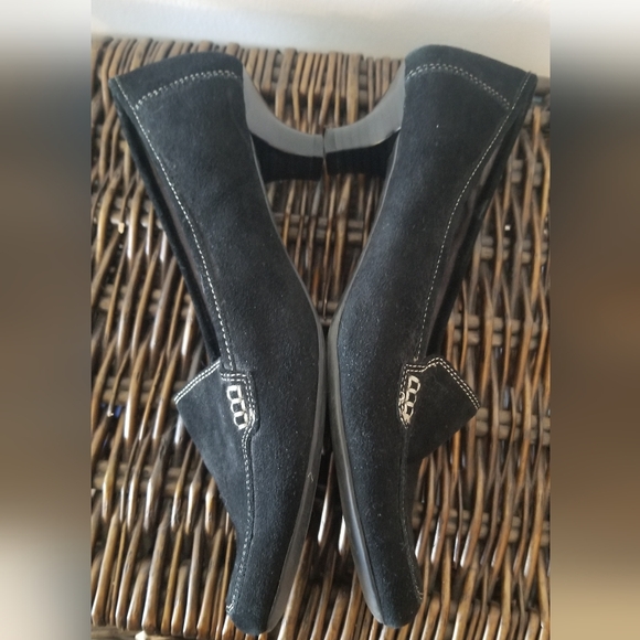 Aerosol Suede Kitten Heels - Picture 6 of 7